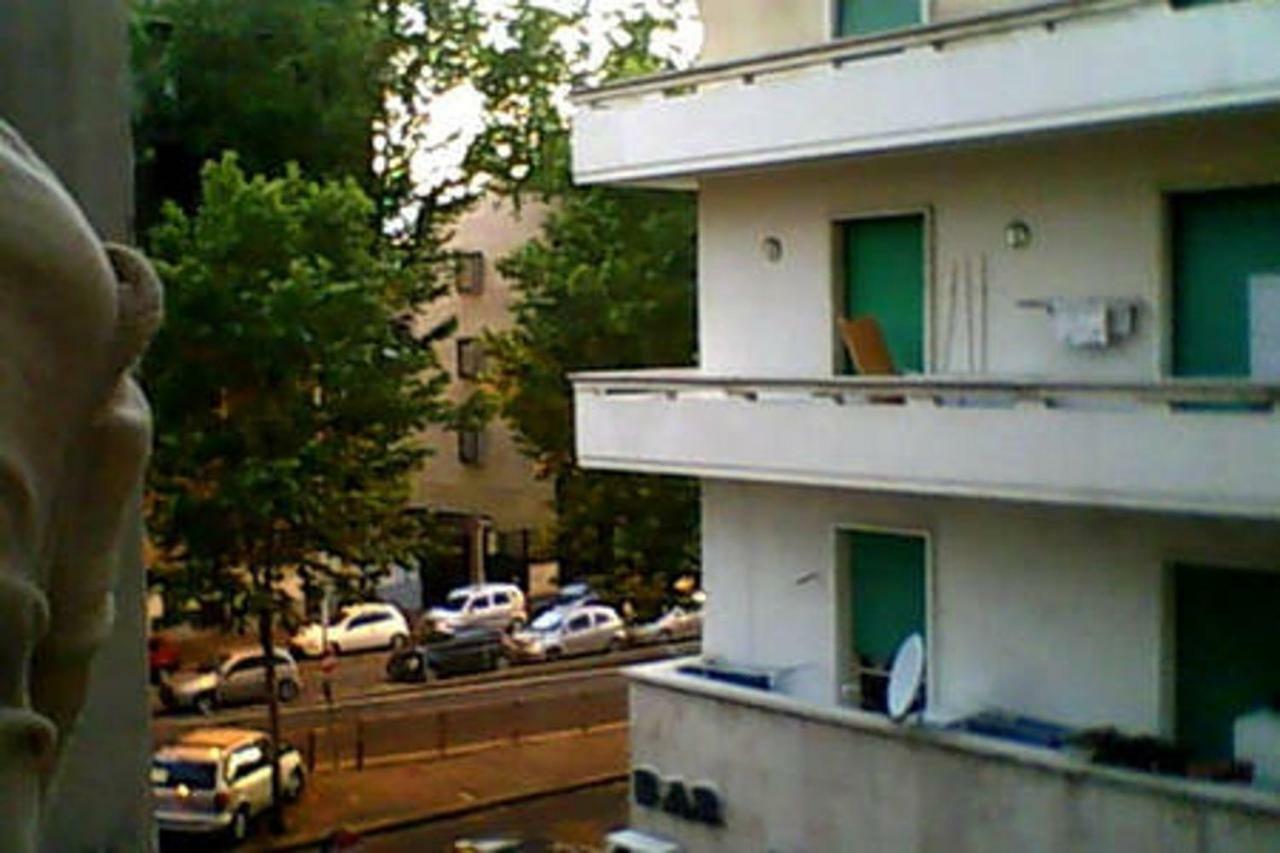 Alloggio Turistico P.Lodi Apartment Rome Luaran gambar