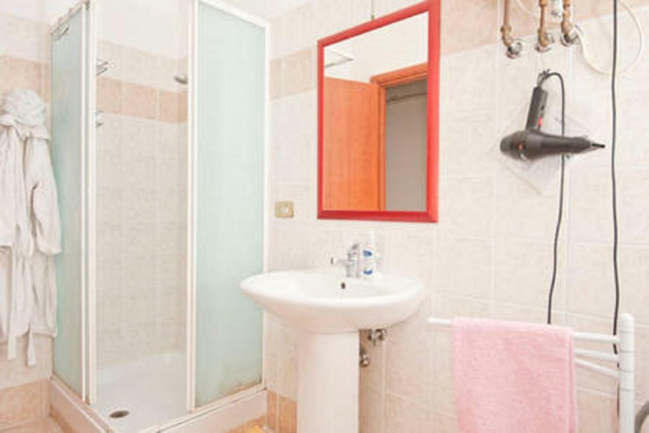 Alloggio Turistico P.Lodi Apartment Rome Luaran gambar